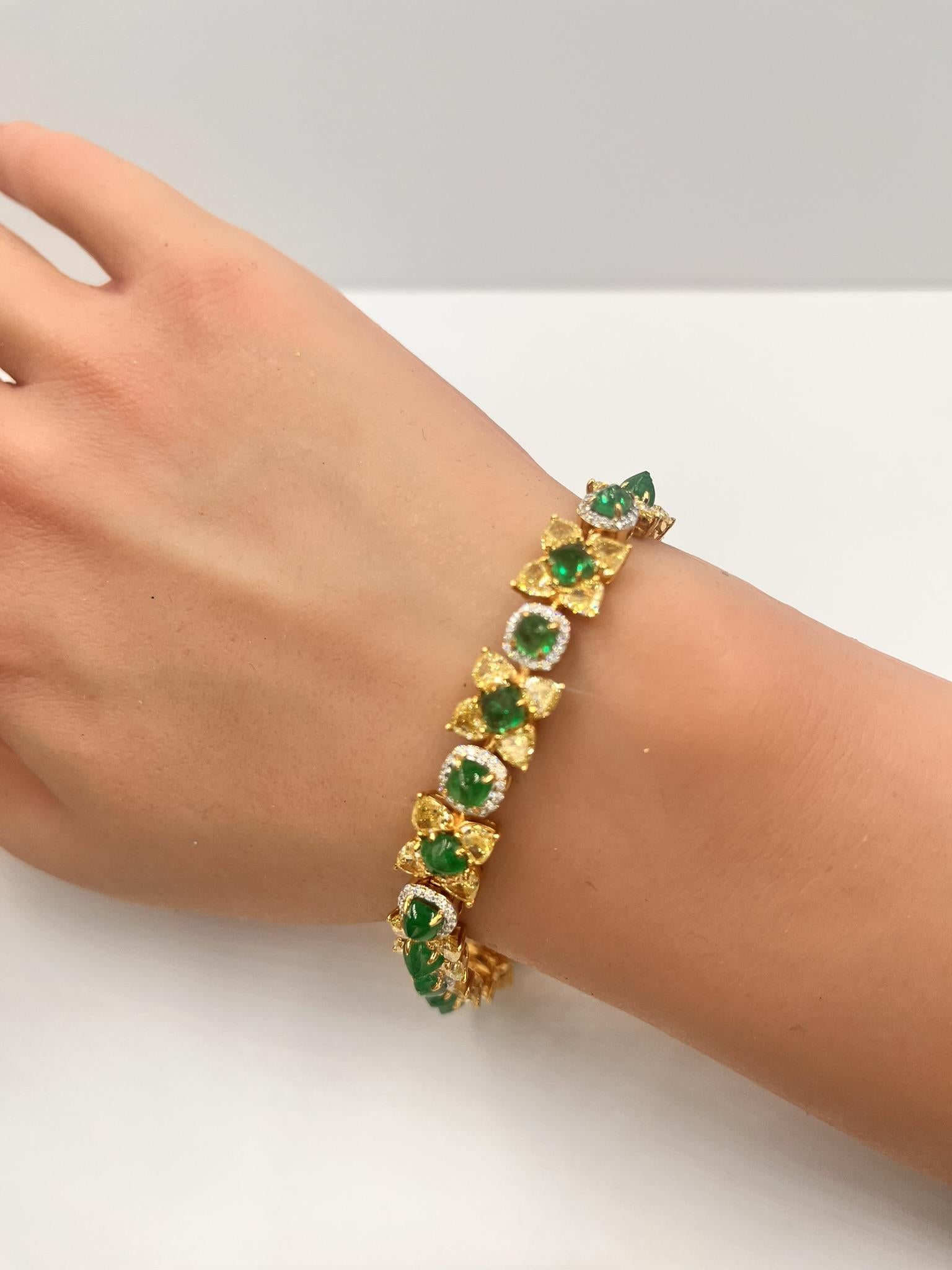 Natural Fancy 11.24 Carat Yellow Diamonds 8.18 Carat Columbian Emerald Bracelet