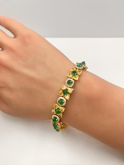 Natural Fancy 11.24 Carat Yellow Diamonds 8.18 Carat Columbian Emerald Bracelet